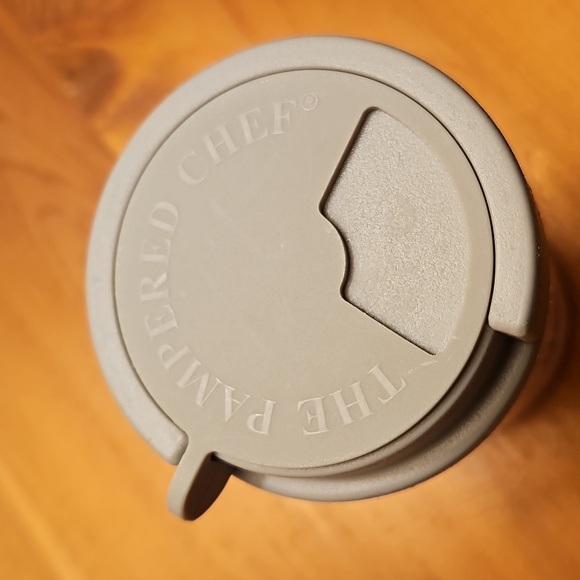 Pampered Chef storage container - Picture 2 of 5